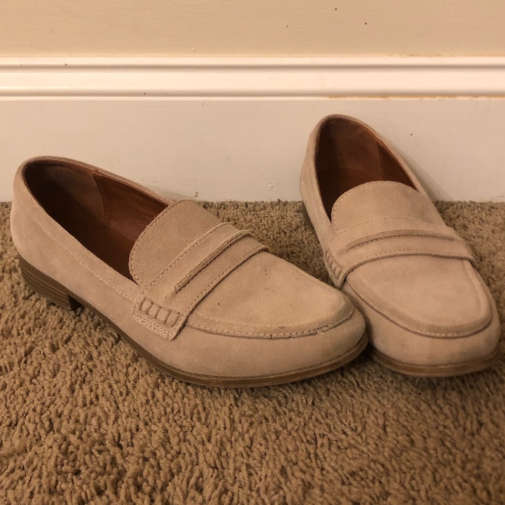 Universal Thread tan suede work shoes